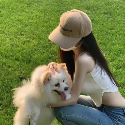 一位站立的人